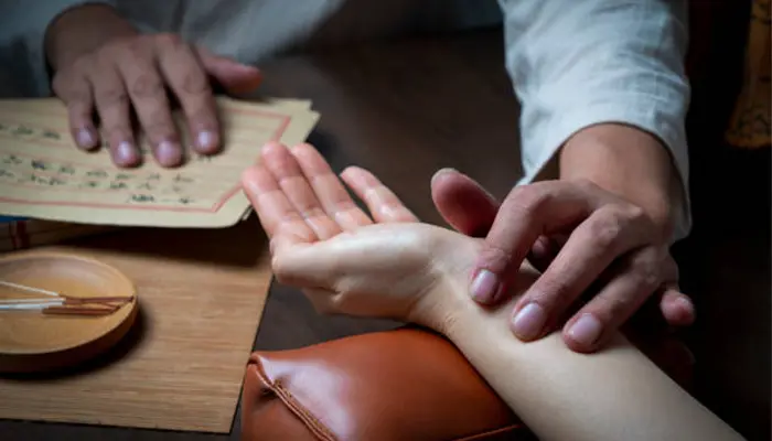 Quy trình châm cứu chữa mất ngủ được thực hiện theo các bước bài bản