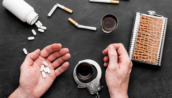 Rối loạn sử dụng chất gây nghiện là tình trạng một người dùng chất nghiện vượt tầm kiểm soát 