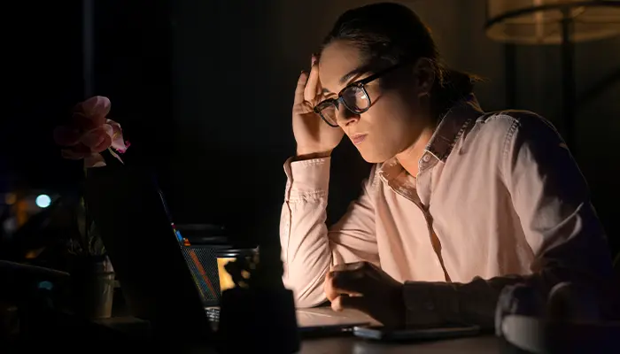 Rối loạn giấc ngủ do làm việc theo ca là tình trạng khó đi vào giấc ngủ do lịch làm việc bất thường 