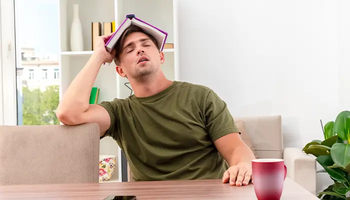 Hội chứng trì hoãn giấc ngủ để trả thù khiến cơ thể mệt mỏi, ngủ gật