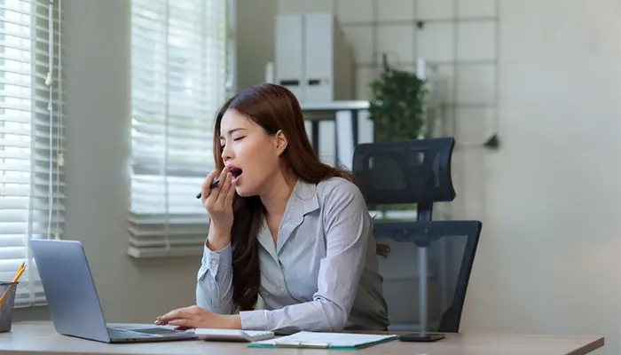 Tác hại của mất ngủ ảnh hưởng đến sức khỏe thể chất gây mệt mỏi