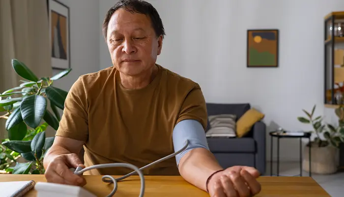 Mất ngủ kéo dài có thể gây ra các bệnh lý về huyết áp, tim mạch 