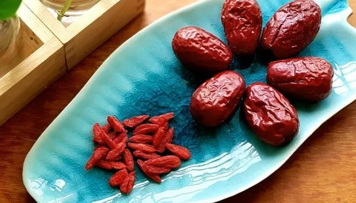 Có thể dùng táo đỏ kết hợp với kỷ tử giúp hỗ trợ tuần hoàn máu 