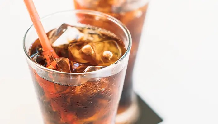 Nước Coca có chứa thành phần Caffeine, gây ảnh hưởng giấc ngủ