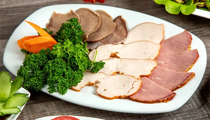 Không nên ăn thực phẩm chứa quá nhiều muối như thịt xông khói