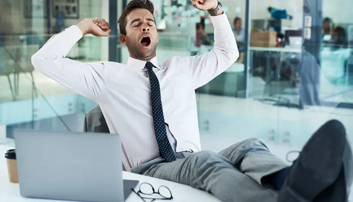 Mất ngủ và buồn ngủ ban ngày quá mức thường là dấu hiệu của việc cơ thể bị kiệt sức
