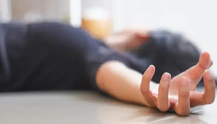 Ngất xỉu co giật là tình trạng người đột ngột mất ý thức, co giật cơ 