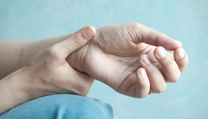 Run vô căn là dạng rối loạn thần kinh xảy ra tình trạng run ở tay
