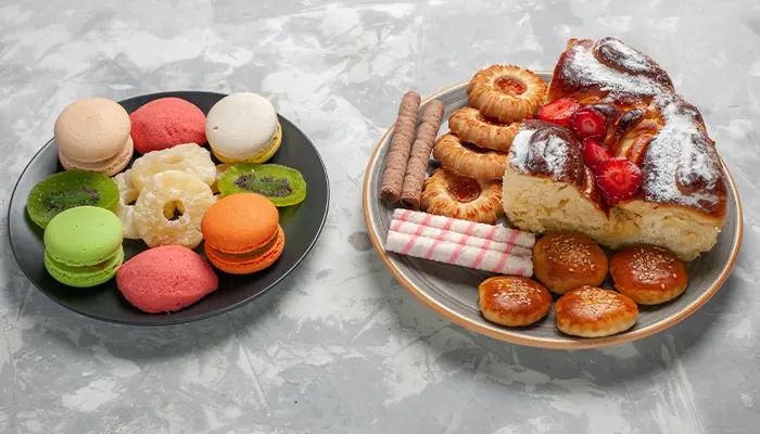 Bánh kẹo chứa nhiều đường, ăn buồi tối dễ gây ảnh hưởng đến giấc ngủ 