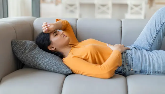 Đau đầu là một trong những triệu chứng mất ngủ kéo dài