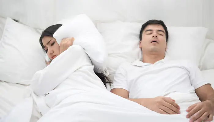 Ngáy to kéo dài là triệu chứng của tình trạng ngưng thở khi ngủ