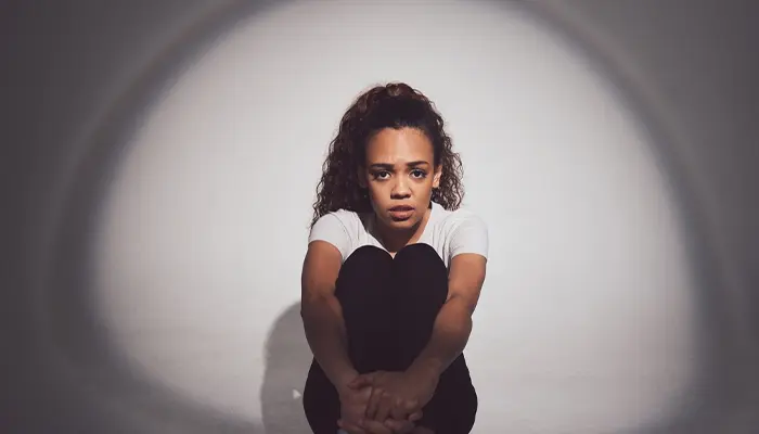 Triệu chứng rối loạn lưỡng cực hỗn hợp buồn bã, bế tắc