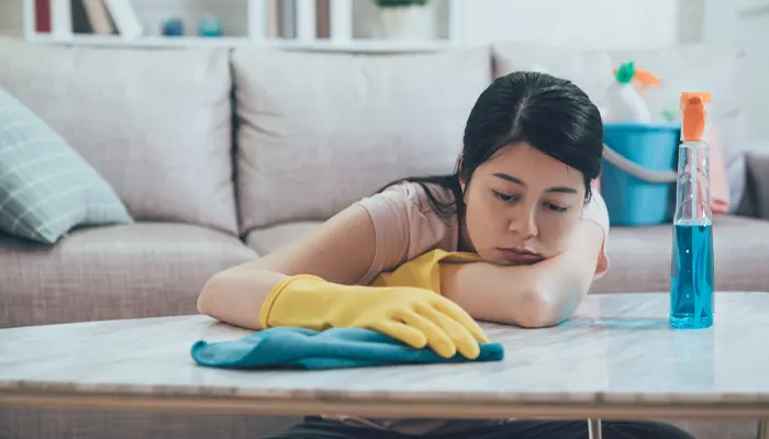 Người bệnh rối loạn lưỡng cực cảm thấy mệt mỏi, mất hứng thú với mọi việc 