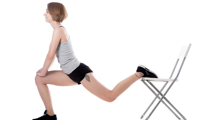 Tư thế yoga đặt chân lên ghế