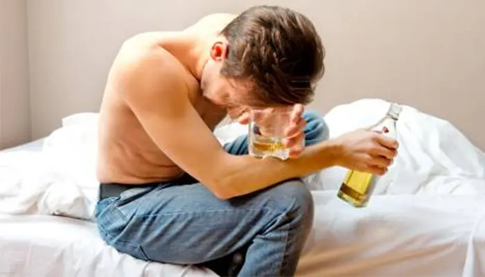 Uống bia trước khi ngủ có tốt không? Không nên uống bia vào buổi tối