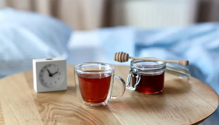 Uống mật ong trước khi ngủ có tốt không? Có nếu uống đúng cách