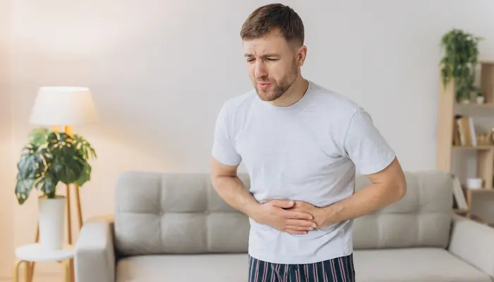 Uống rượu có thể gây đau dạ dày từ đó ảnh hưởng đến giấc ngủ