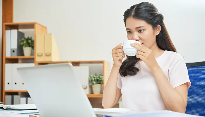 Uống cà phê sát giờ nghỉ trưa cũng sẽ khiến bạn khó chìm vào giấc ngủ