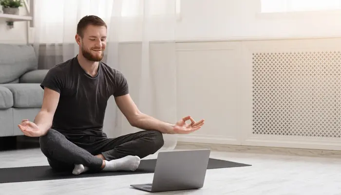 Tập các bài tập thư giãn như yoga, thiền để ổn định tinh thần 
