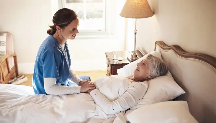 Người nhà nên xây dựng phòng ngủ và môi trường sao cho an toàn và thuận tiện 