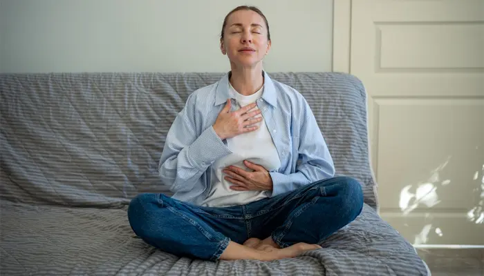 Để hạn chế khó thở do rối loạn lo âu có thể tập các bài tập hít thở nhẹ nhàng