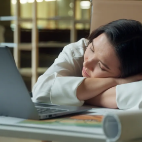 Bạn có nên ngủ bù khi thiếu ngủ để tránh mệt mỏi cả ngày không?