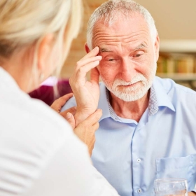 Bệnh Alzheimer hay sa sút trí tuệ khác gì nhau?