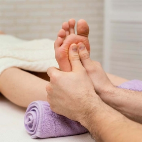 Cách massage chân dễ ngủ tại nhà đơn giản, ai cũng làm được