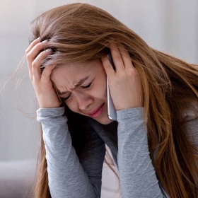 Khóc nhiều có bị trầm cảm không và khi nào nên đi khám?