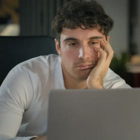  Mất ngủ thường xuyên là bệnh gì? Dấu hiệu không thể xem nhẹ