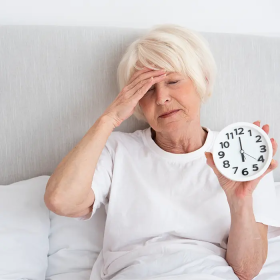 Người già ngủ nhiều có tốt không? Bao nhiêu tiếng là đủ mỗi ngày?