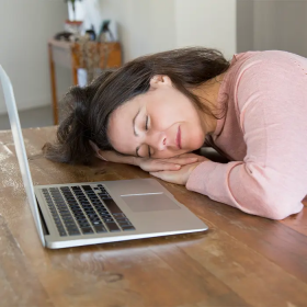 Nguyên nhân mất ngủ buổi trưa thường gặp và cách khắc phục