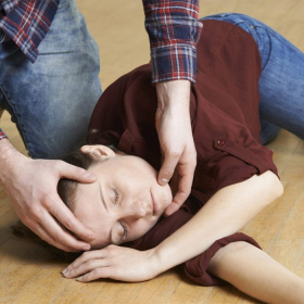 Nhận biết sớm triệu chứng bệnh động kinh để điều trị kịp thời