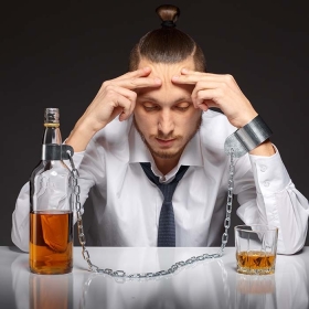 Rối loạn sử dụng chất gây nghiện: Nguyên nhân, dấu hiệu thường gặp