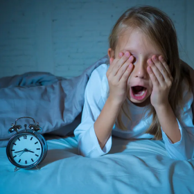 Trẻ em khó ngủ thiếu chất gì? Dinh dưỡng giúp bé ngủ ngon