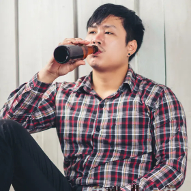 Uống rượu có tốt không? Lợi ích và tác hại cần biết