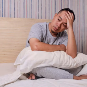 Vì sao mãn dục nam làm mất ngủ? Tác động gì đến sức khỏe? 